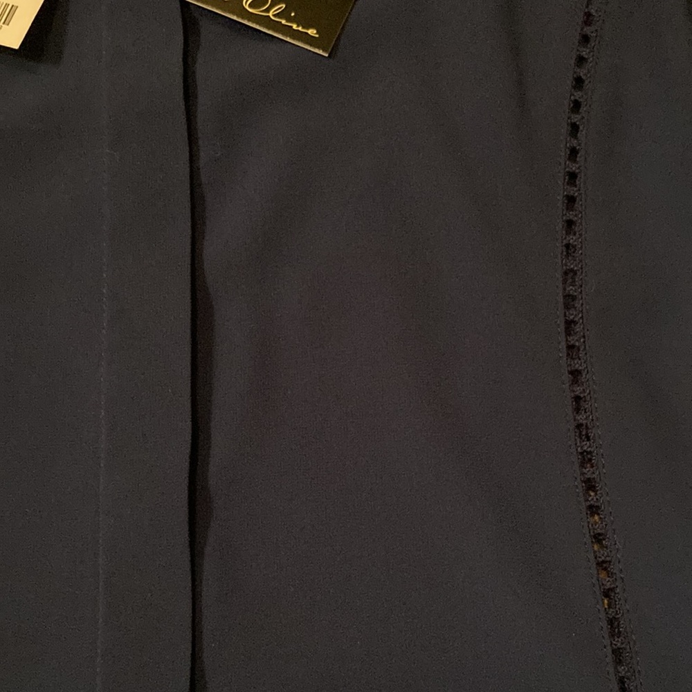 ROSE & OLIVE NAVY BLUE BLOUSE. SIZE M. IT HAS A FLAP OVER THE BUTTONS. V-NECK - Picture 4 of 6
